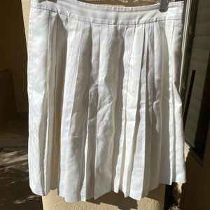 Banana Republic pleated white skirt